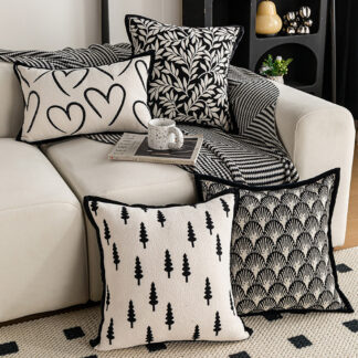 Chic Black & White Throw Pillowcase - Stylish Home Decor