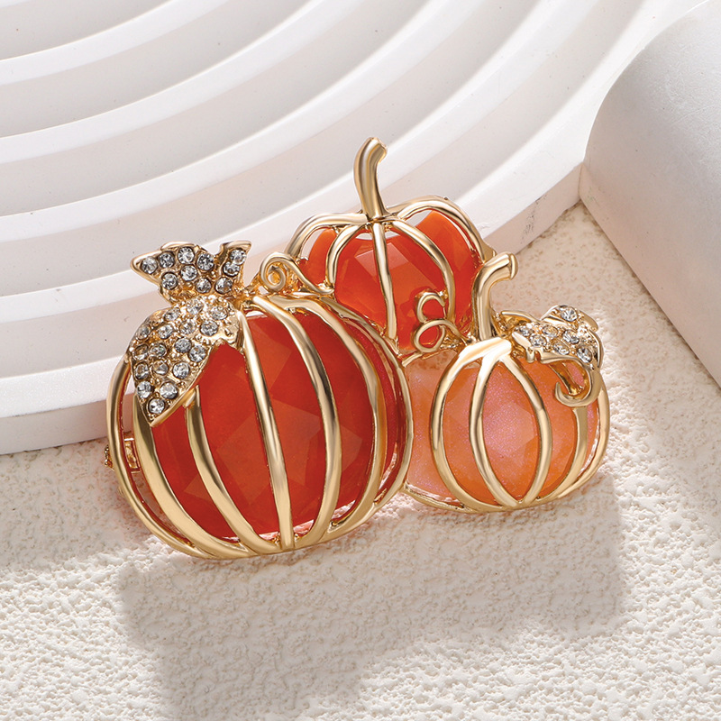 Elegant Pumpkin Enamel Brooch Pin with Rhinestones – Festive Party Accessory
