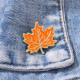 Cartoon Maple Leaf Brooch – Creative Alloy Lapel Pin for Clothes, Hats & Bags