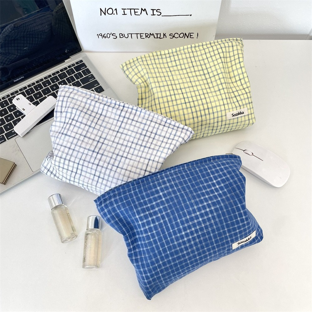Luxury Plaid Large Capacity Travel Makeup Bag – Portable Cosmetic Organizer