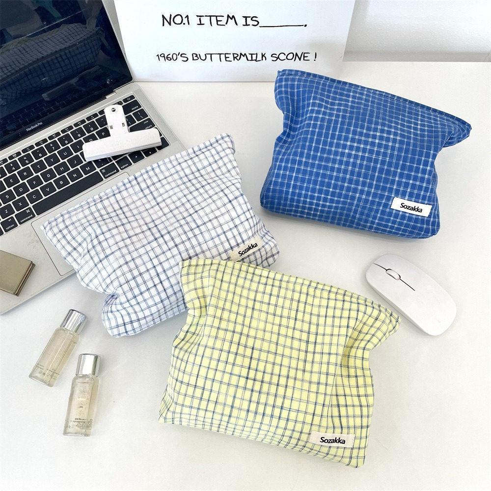 Luxury Plaid Large Capacity Travel Makeup Bag – Portable Cosmetic Organizer - Image 2